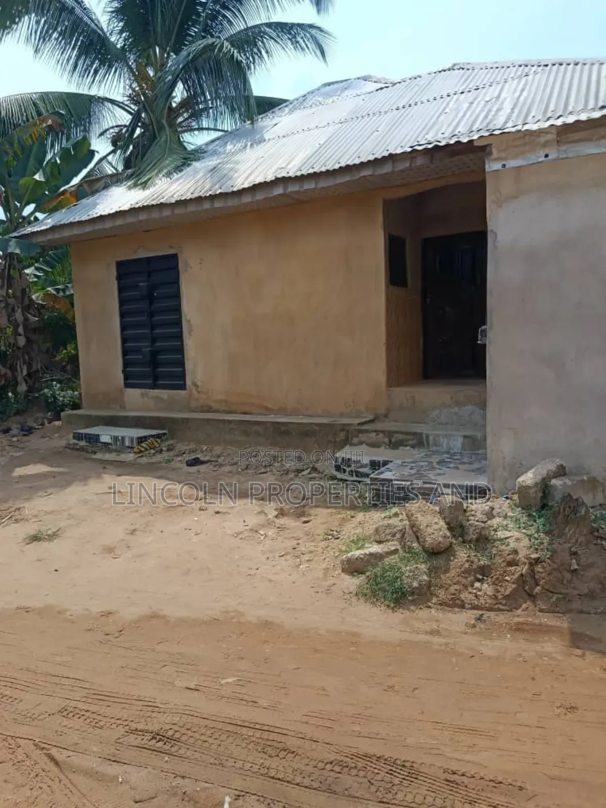 2bdrm Block of Flats in Abak Road Uyo for sale in Uyo
