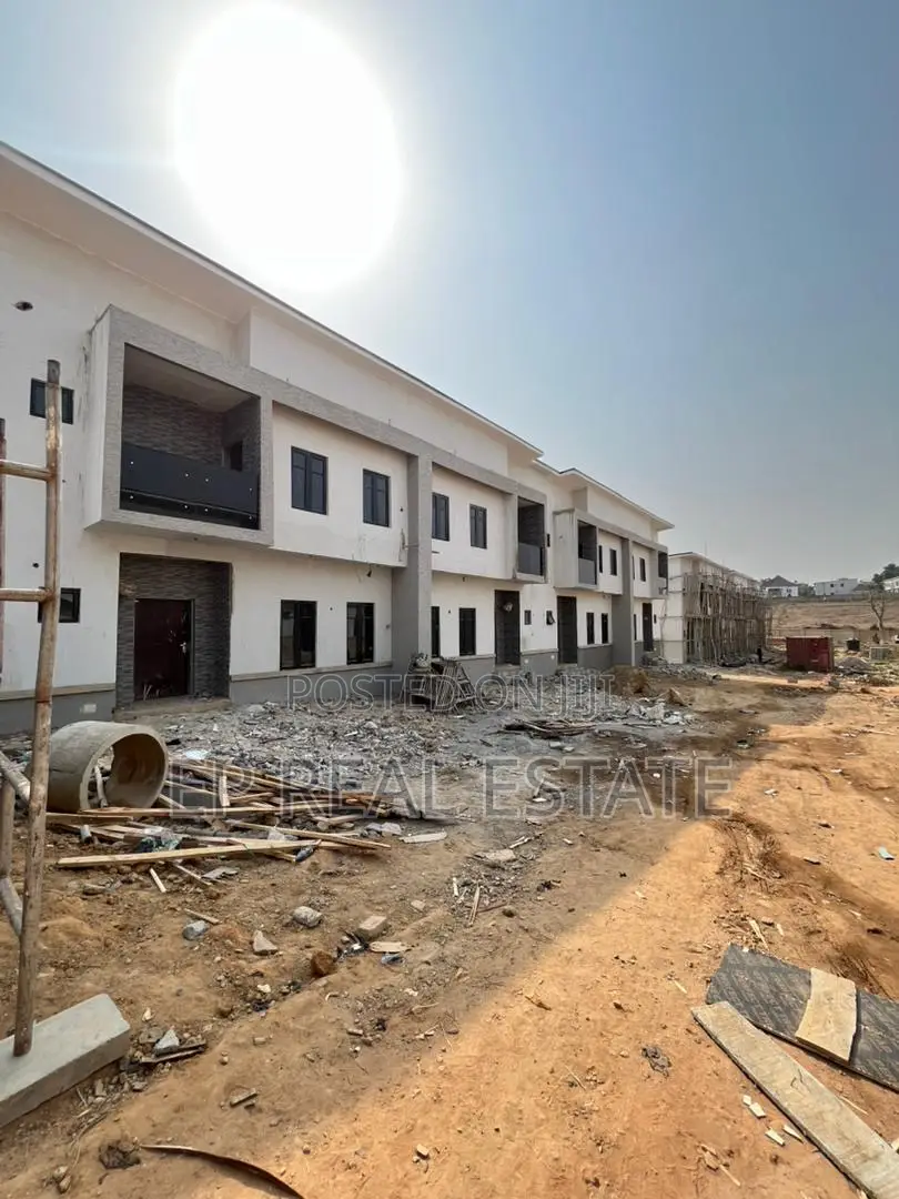 4bdrm Duplex in Dakwo District for sale in Dakwo District