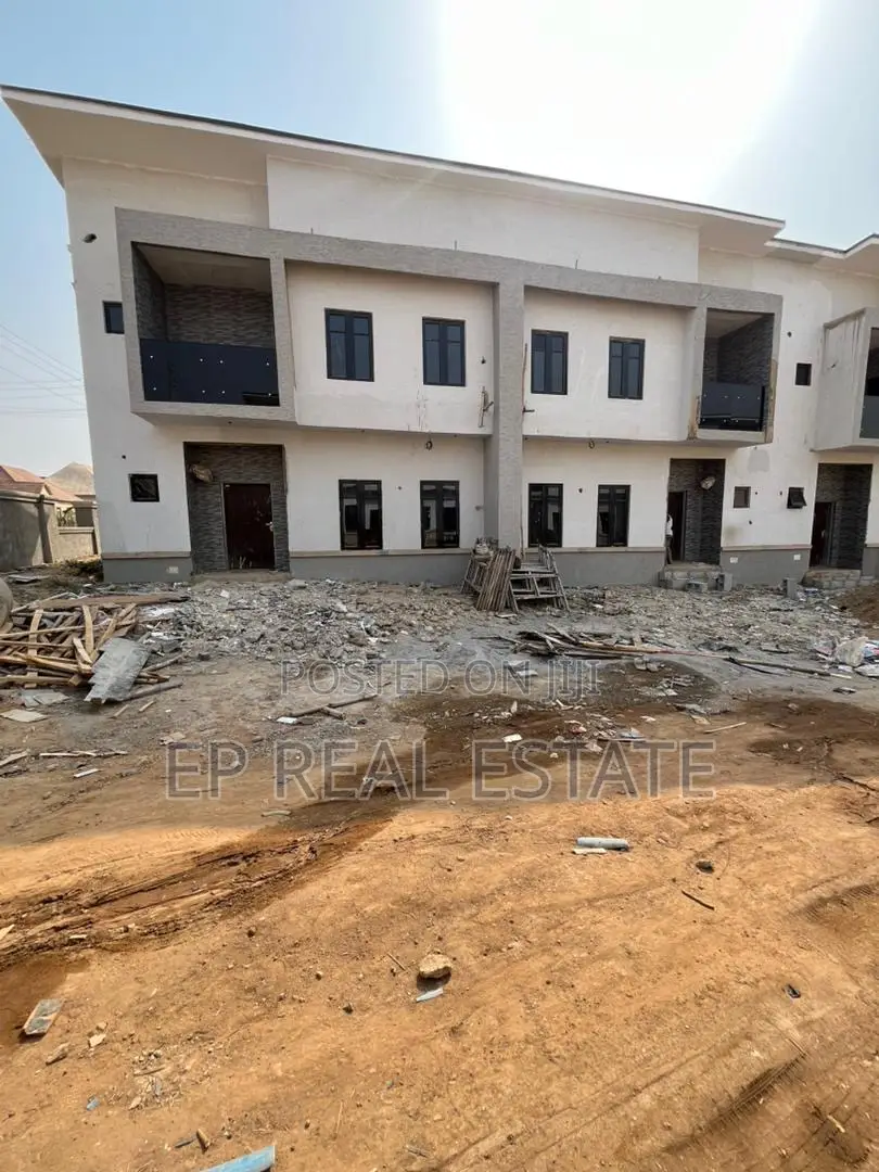 4bdrm Duplex in Dakwo District for sale in Dakwo District