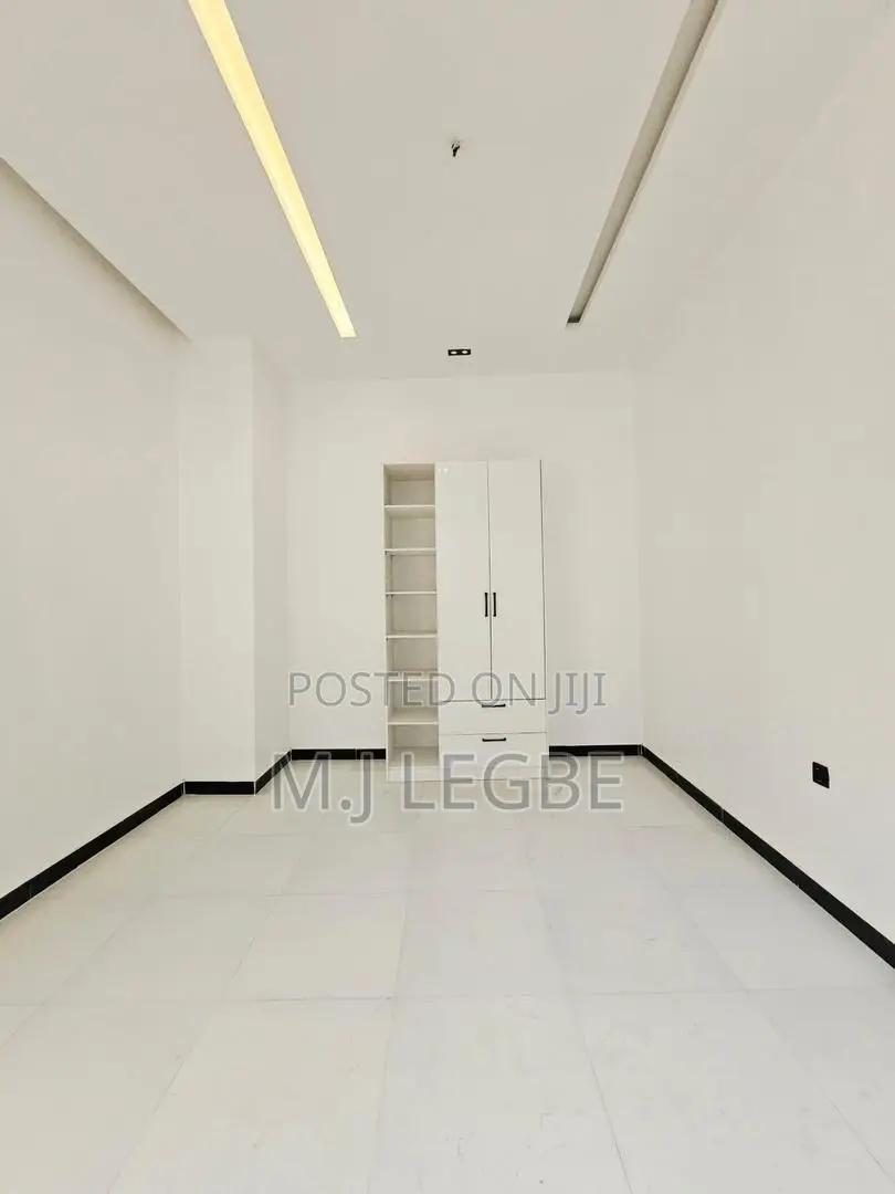 5bdrm Duplex in Ajah for sale in Ajah