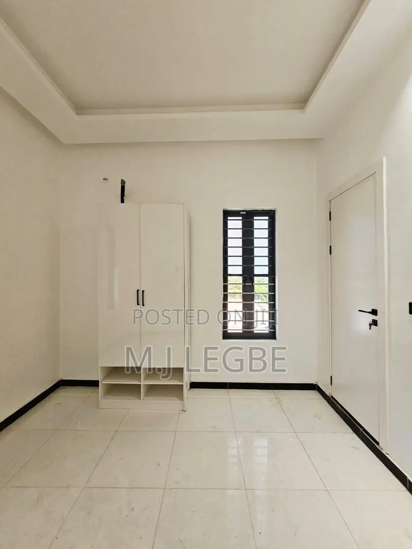 5bdrm Duplex in Ajah for sale in Ajah