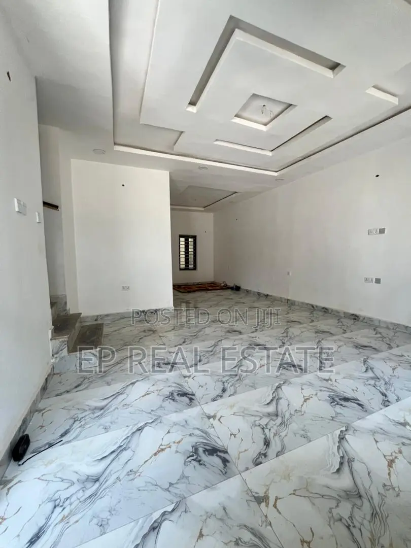 4bdrm Duplex in Dakwo District for sale in Dakwo District