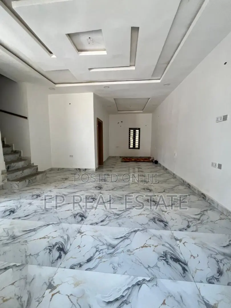 4bdrm Duplex in Dakwo District for sale in Dakwo District