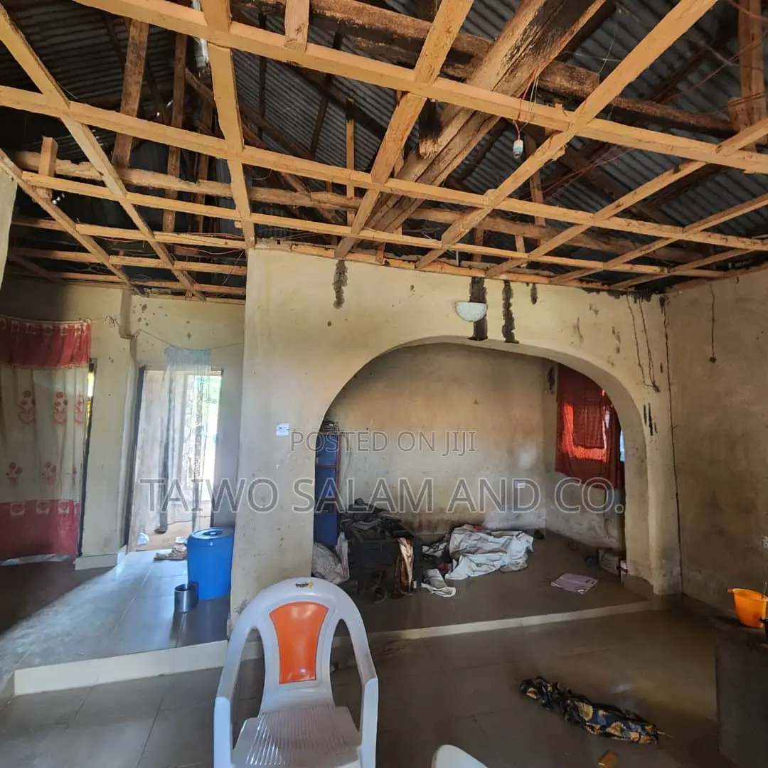 2bdrm Bungalow in Omi Adio for sale in Omi Adio