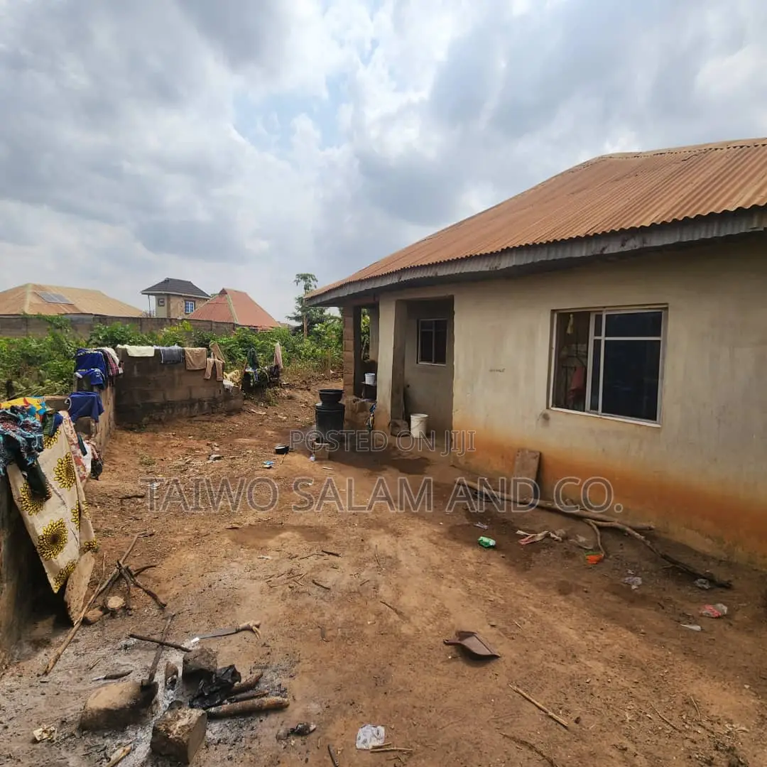 2bdrm Bungalow in Omi Adio for sale in Omi Adio