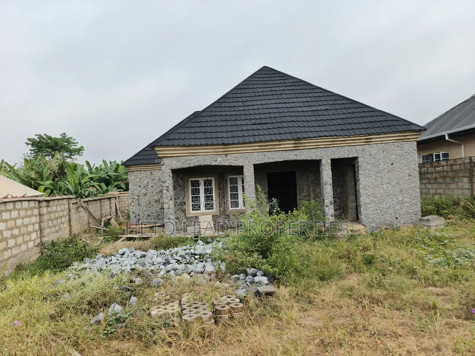 2bdrm Bungalow in Sheu Ologun Eru, Ologuneru for sale in Ologuneru