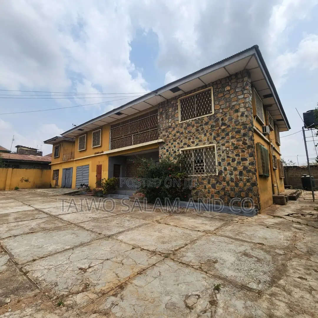4bdrm Block of Flats in Apata for sale in Apata