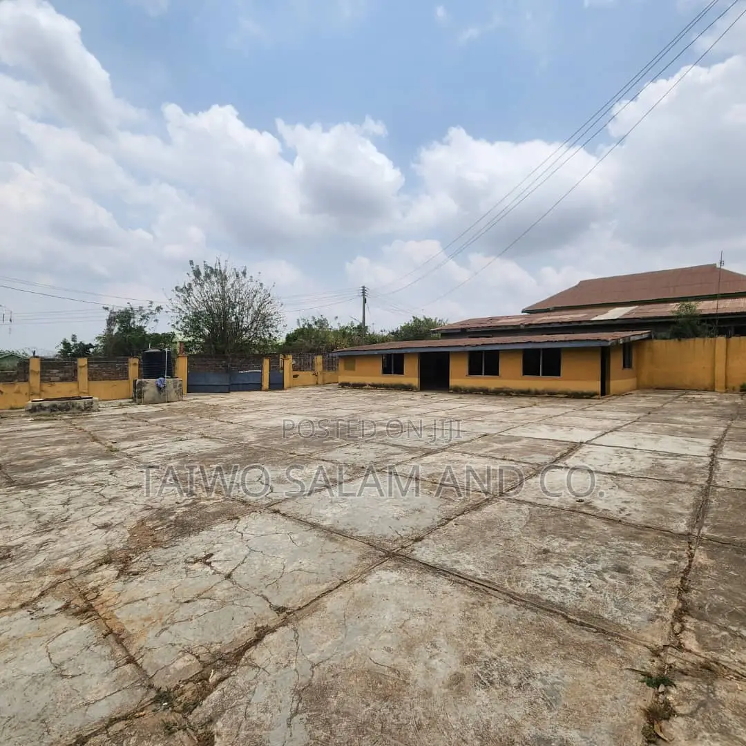 4bdrm Block of Flats in Apata for sale in Apata