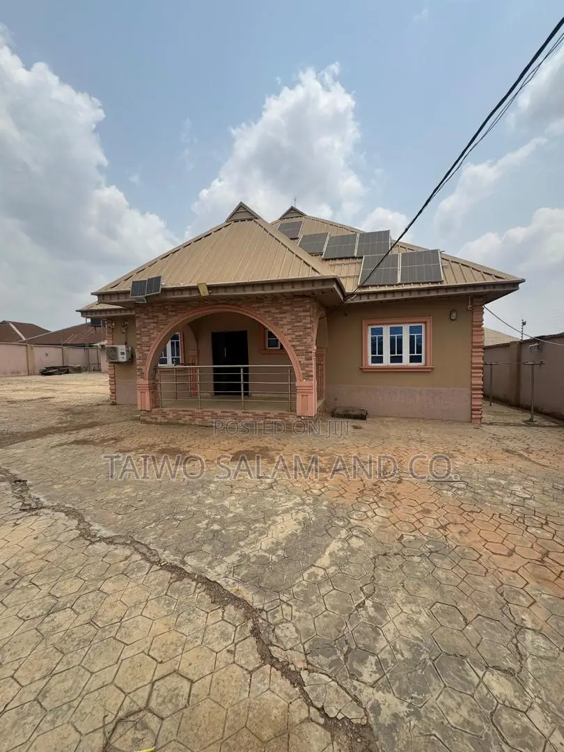3bdrm Bungalow in Akobo for sale in Akobo