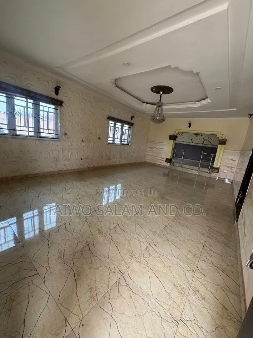 3bdrm Bungalow in Akobo for sale in Akobo