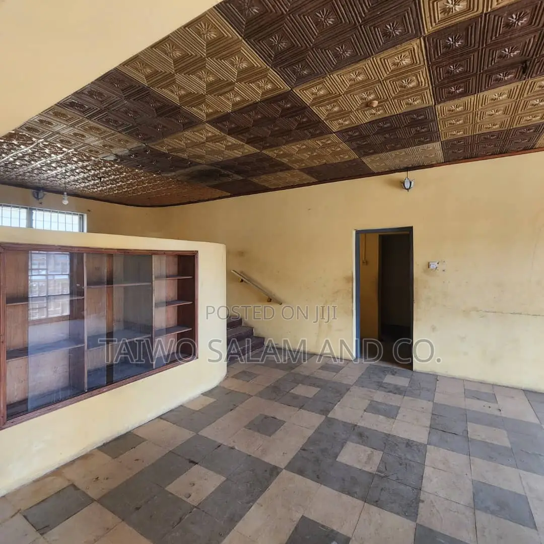 4bdrm Bungalow in Old Ife Road, Egbeda / Egbeda for sale in Egbeda / Egbeda