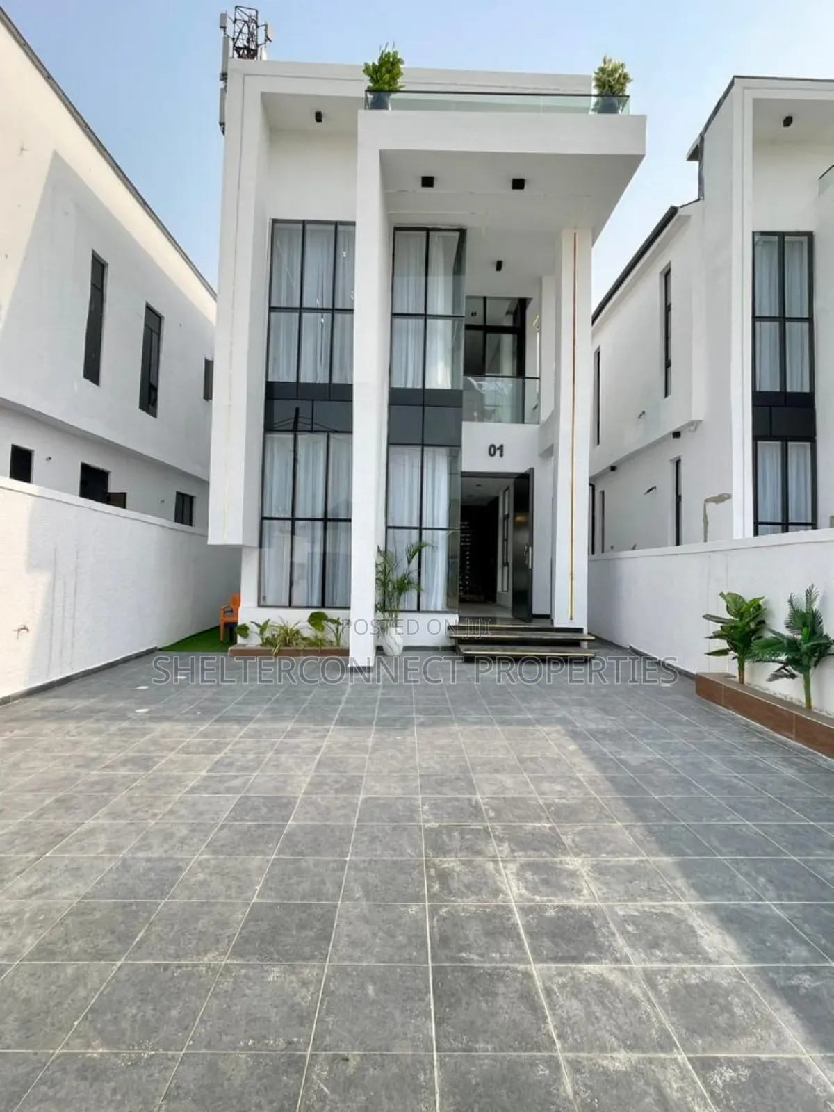 5bdrm Duplex in Ikota for sale in Ikota