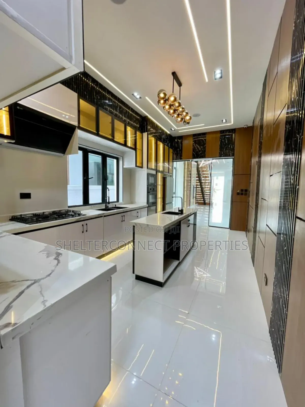 5bdrm Duplex in Ikota for sale in Ikota