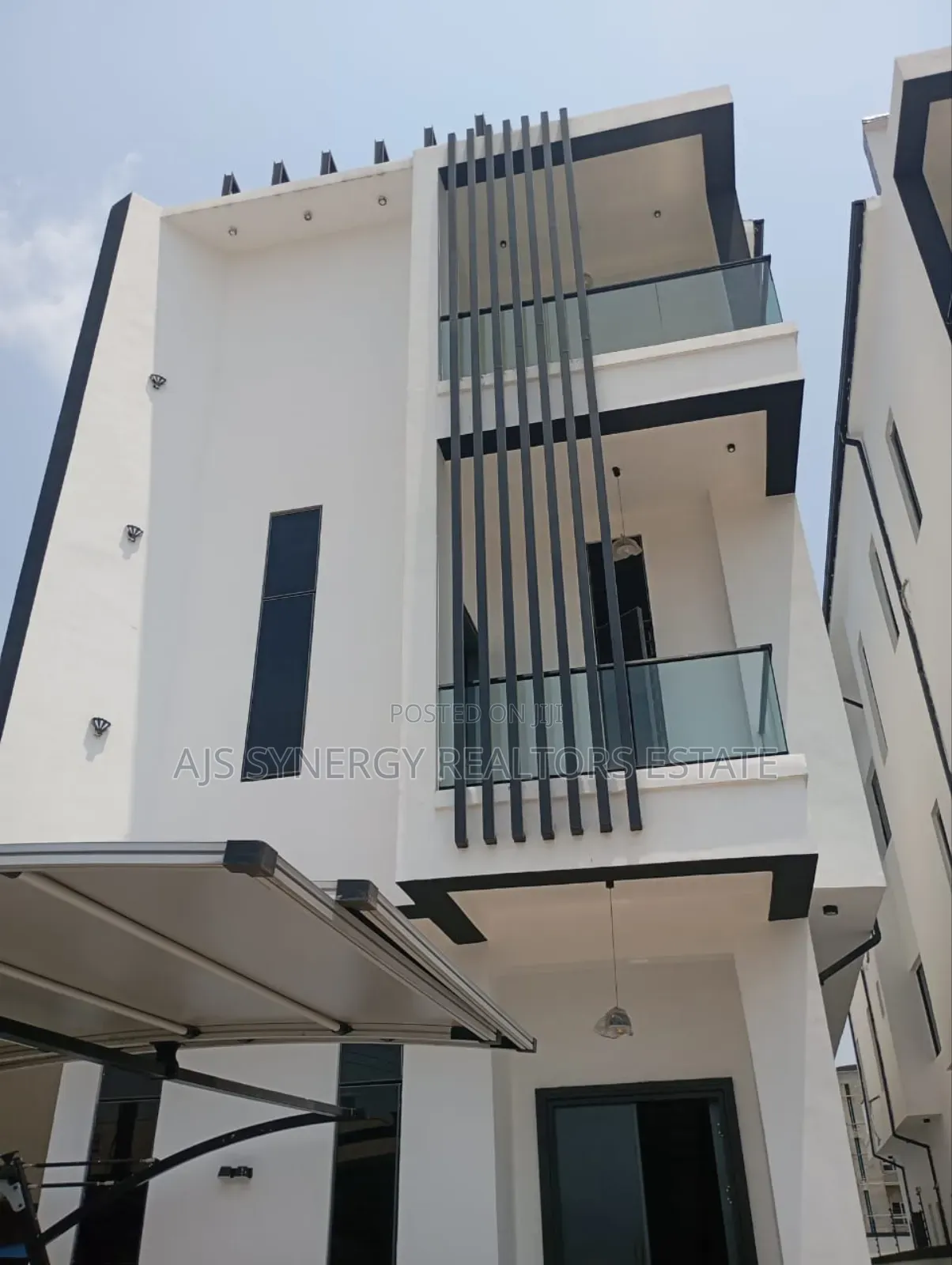 5bdrm Duplex in Ikota for sale in Ikota