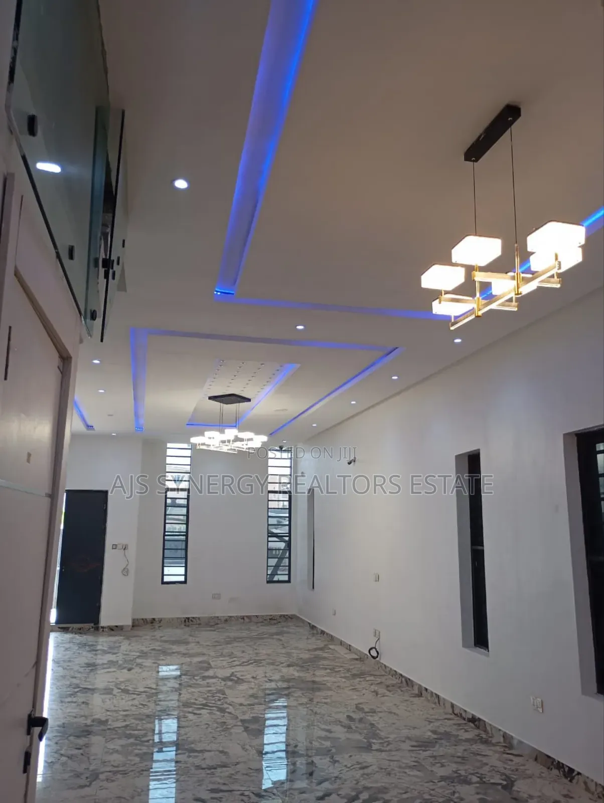 5bdrm Duplex in Ikota for sale in Ikota