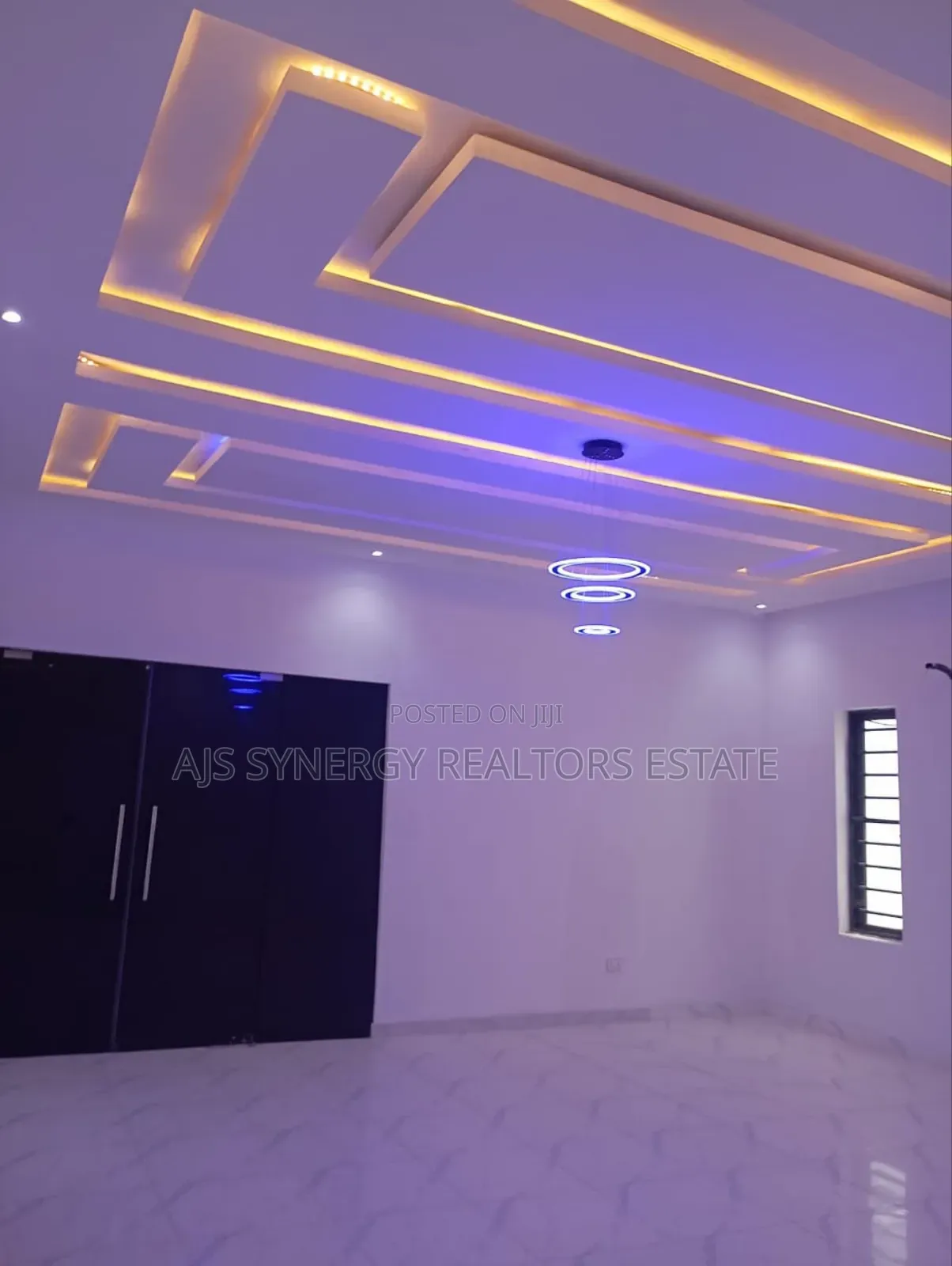 5bdrm Duplex in Ikota for sale in Ikota