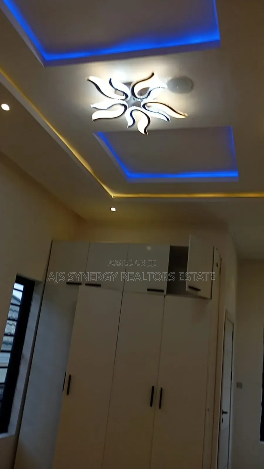5bdrm Duplex in Ikota for sale in Ikota