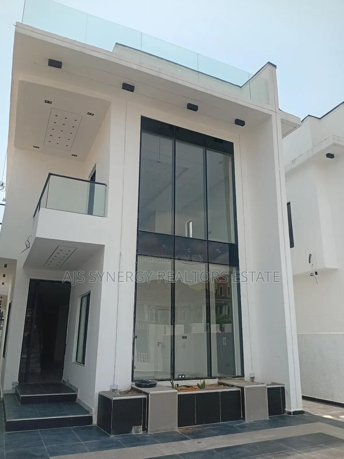 5bdrm Duplex in Ikota for sale in Ikota