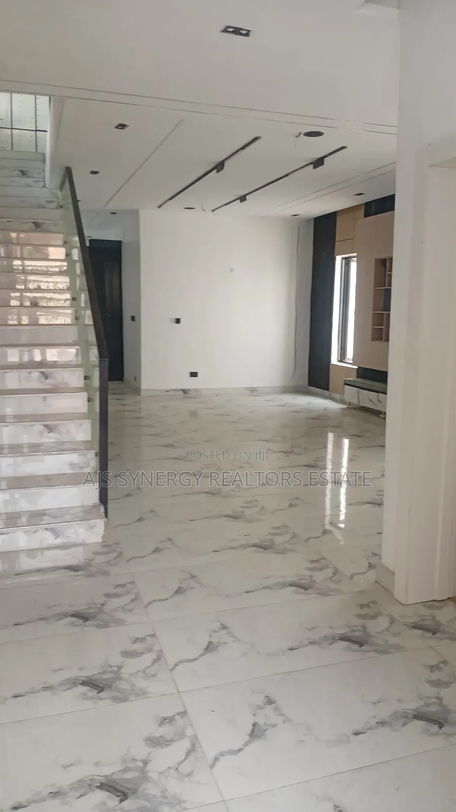 5bdrm Duplex in Ikota for sale in Ikota