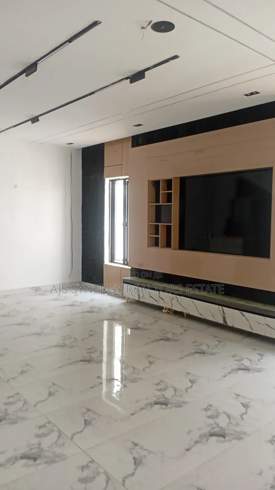 5bdrm Duplex in Ikota for sale in Ikota