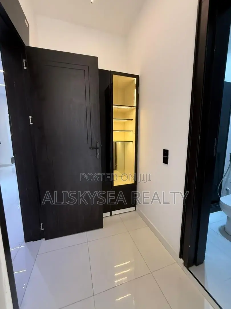 5bdrm Duplex in Chevron for sale in Chevron
