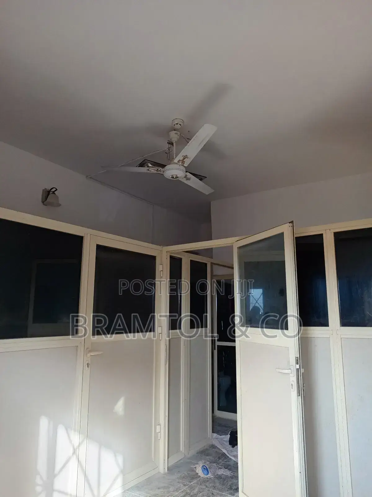 23 SQM Office/Shop Space for Rent in Durumi