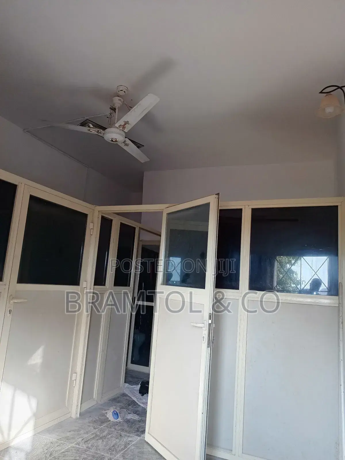 23 SQM Office/Shop Space for Rent in Durumi
