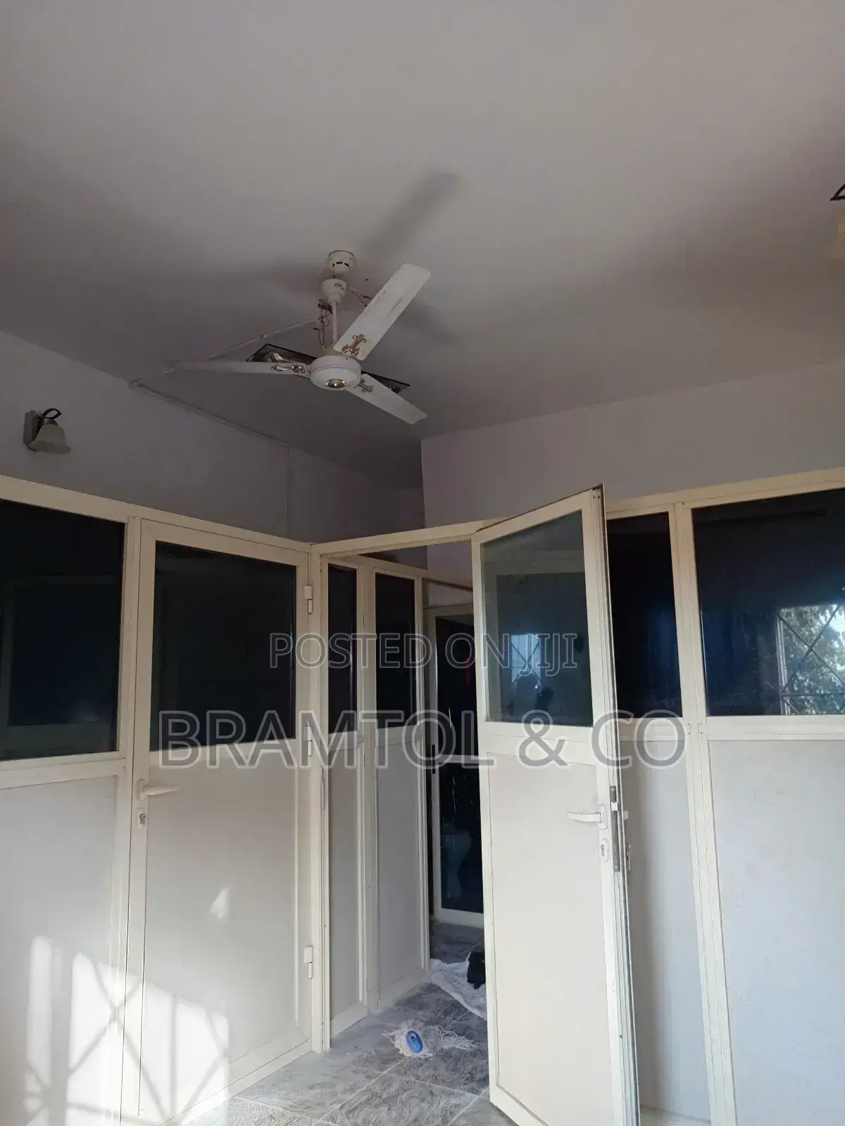 23 SQM Office/Shop Space for Rent in Durumi