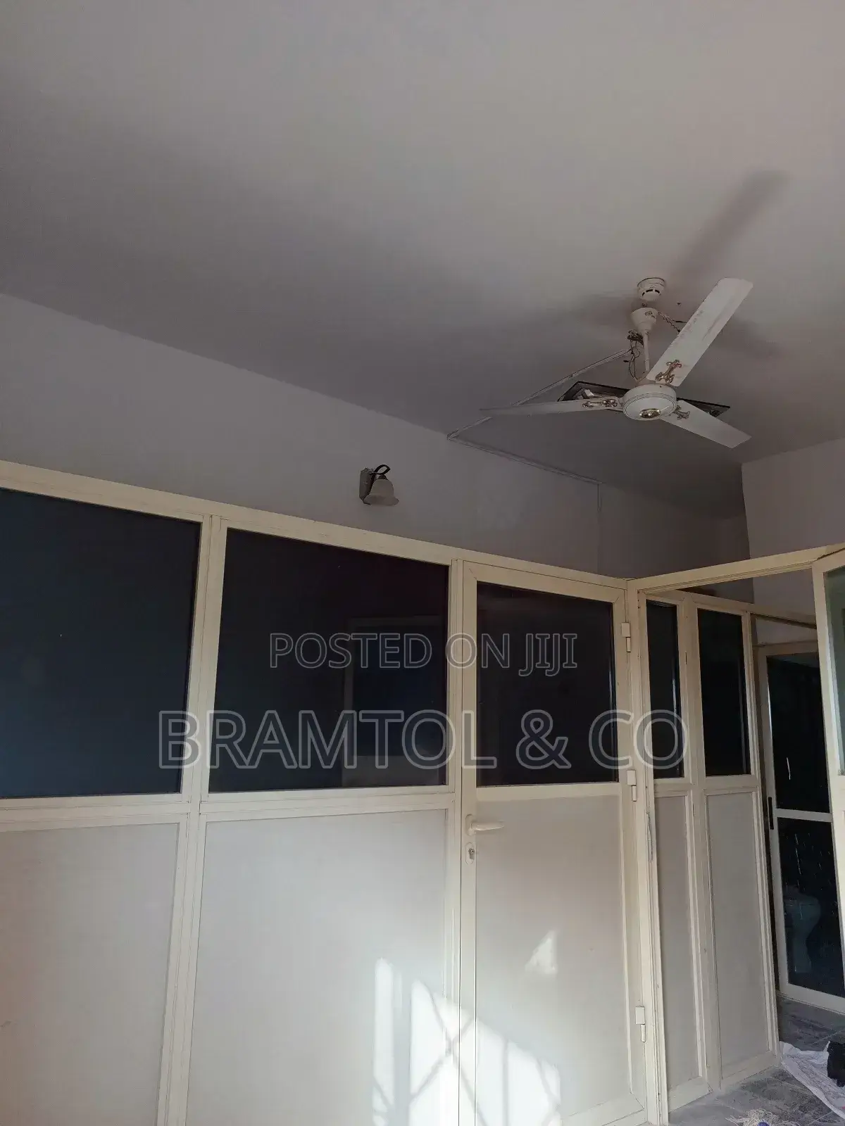 23 SQM Office/Shop Space for Rent in Durumi