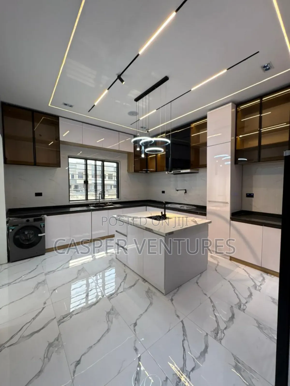 5bdrm Duplex in Chevron Drive for sale in Chevron