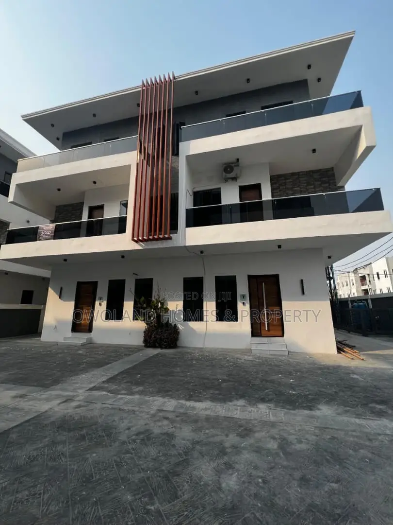 5bdrm Duplex in Lekki for sale in Lekki