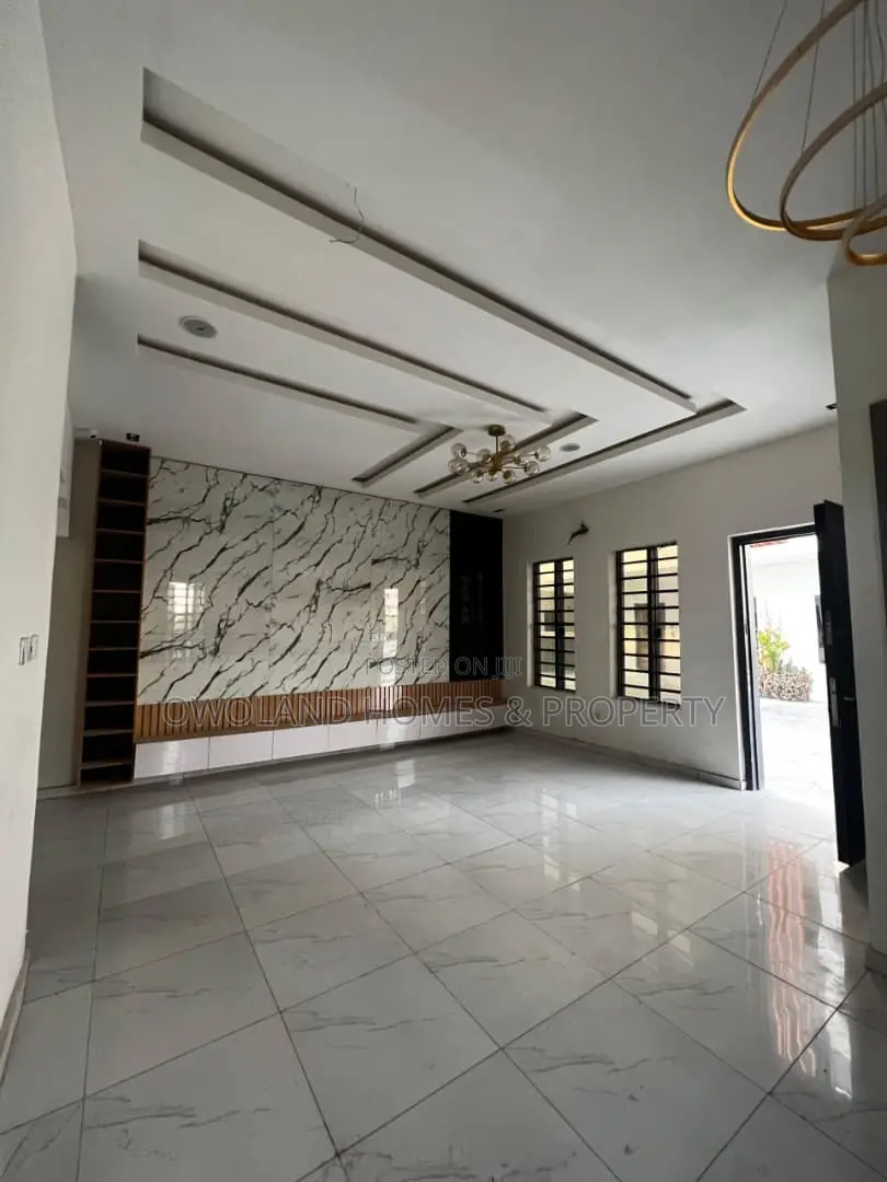 5bdrm Duplex in Lekki for sale in Lekki