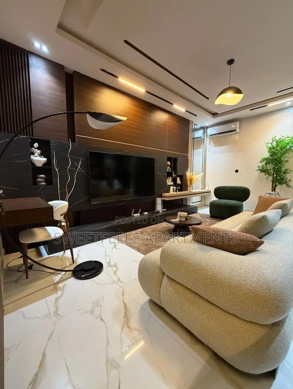Luxury Studio Apartment With Ps5, Well Equipped Kitchenette in Lekki Phase 1