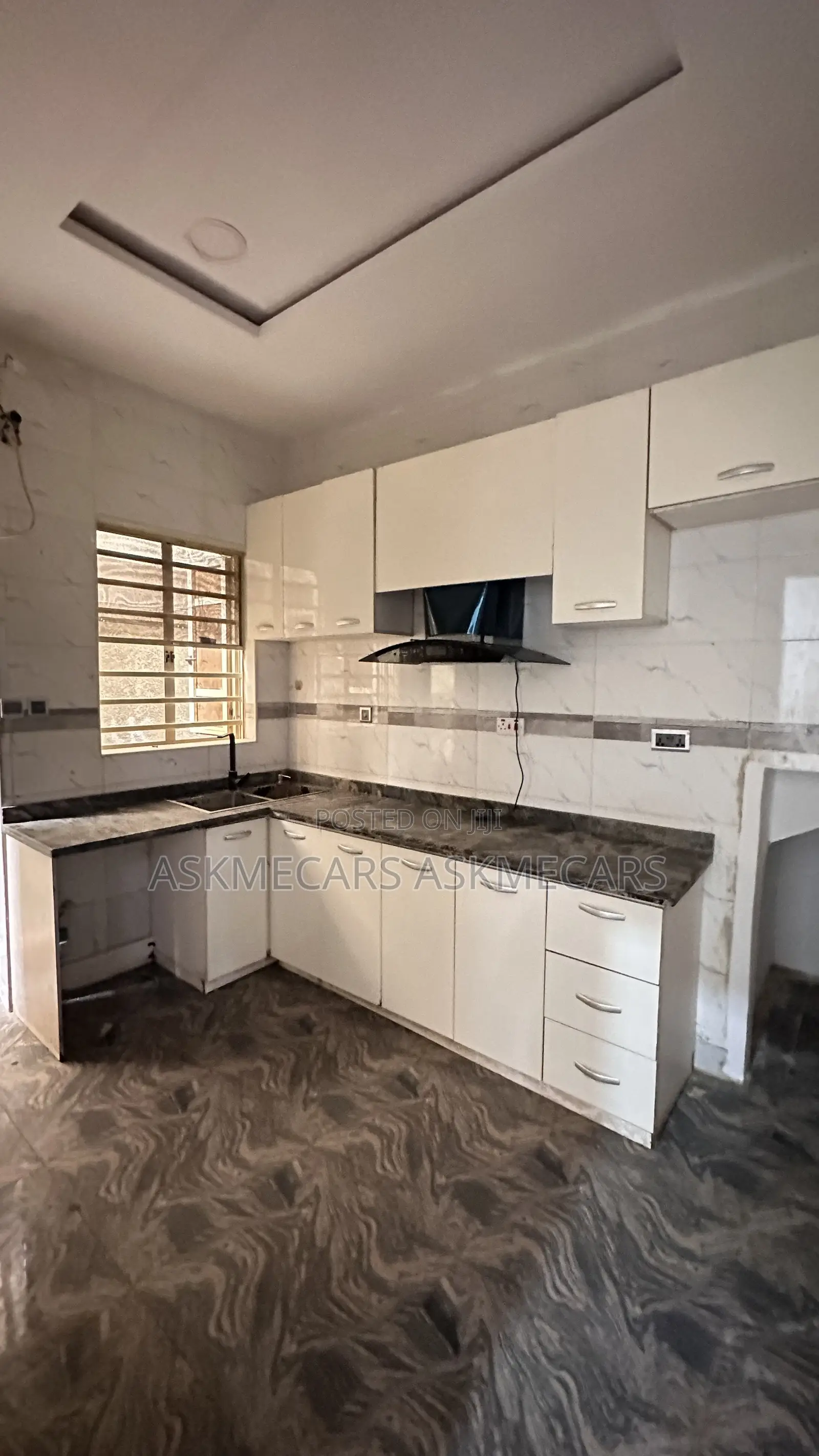 2bdrm Room & Parlour in Chevron for rent in Chevron