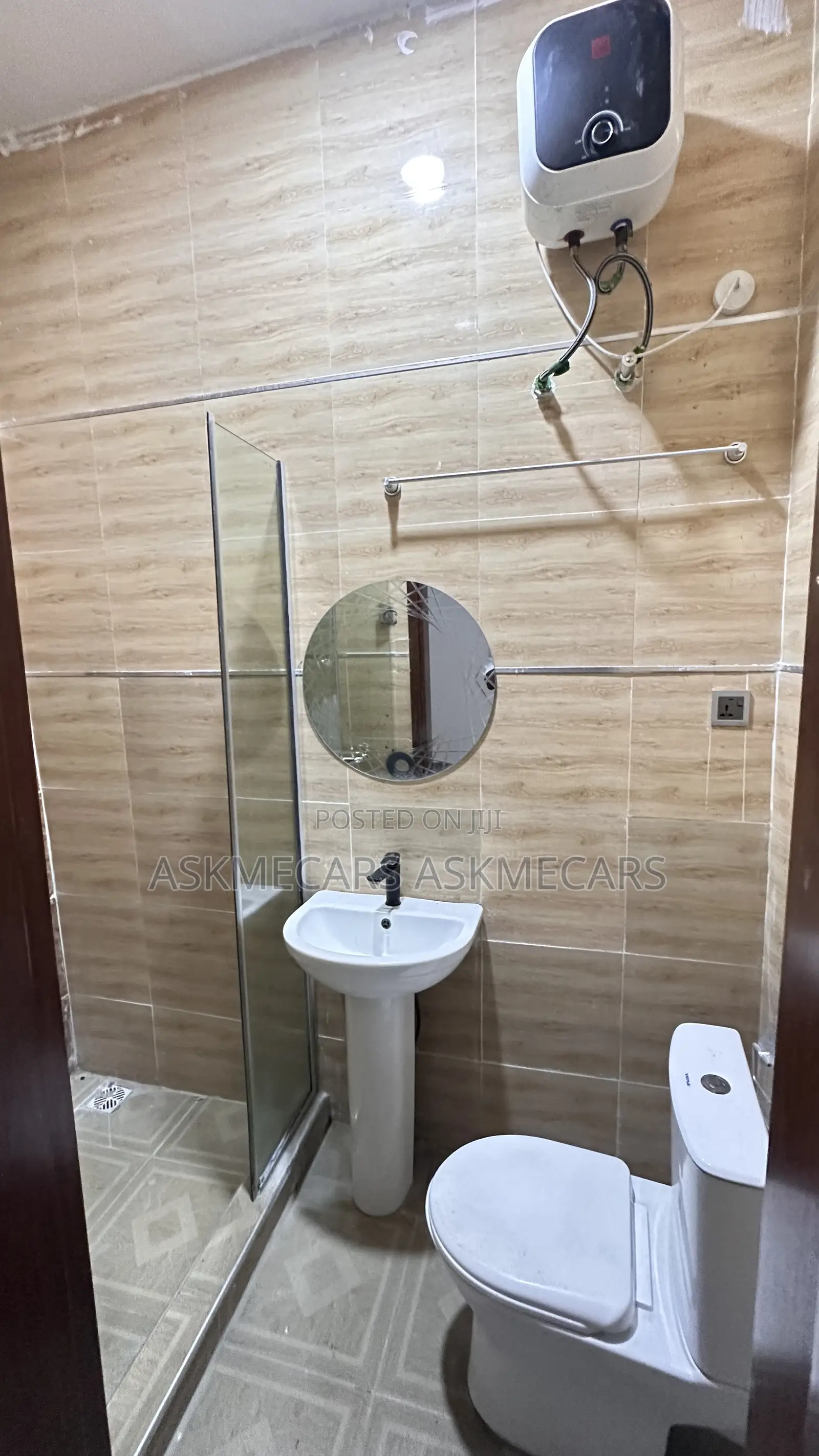 2bdrm Room & Parlour in Chevron for rent in Chevron