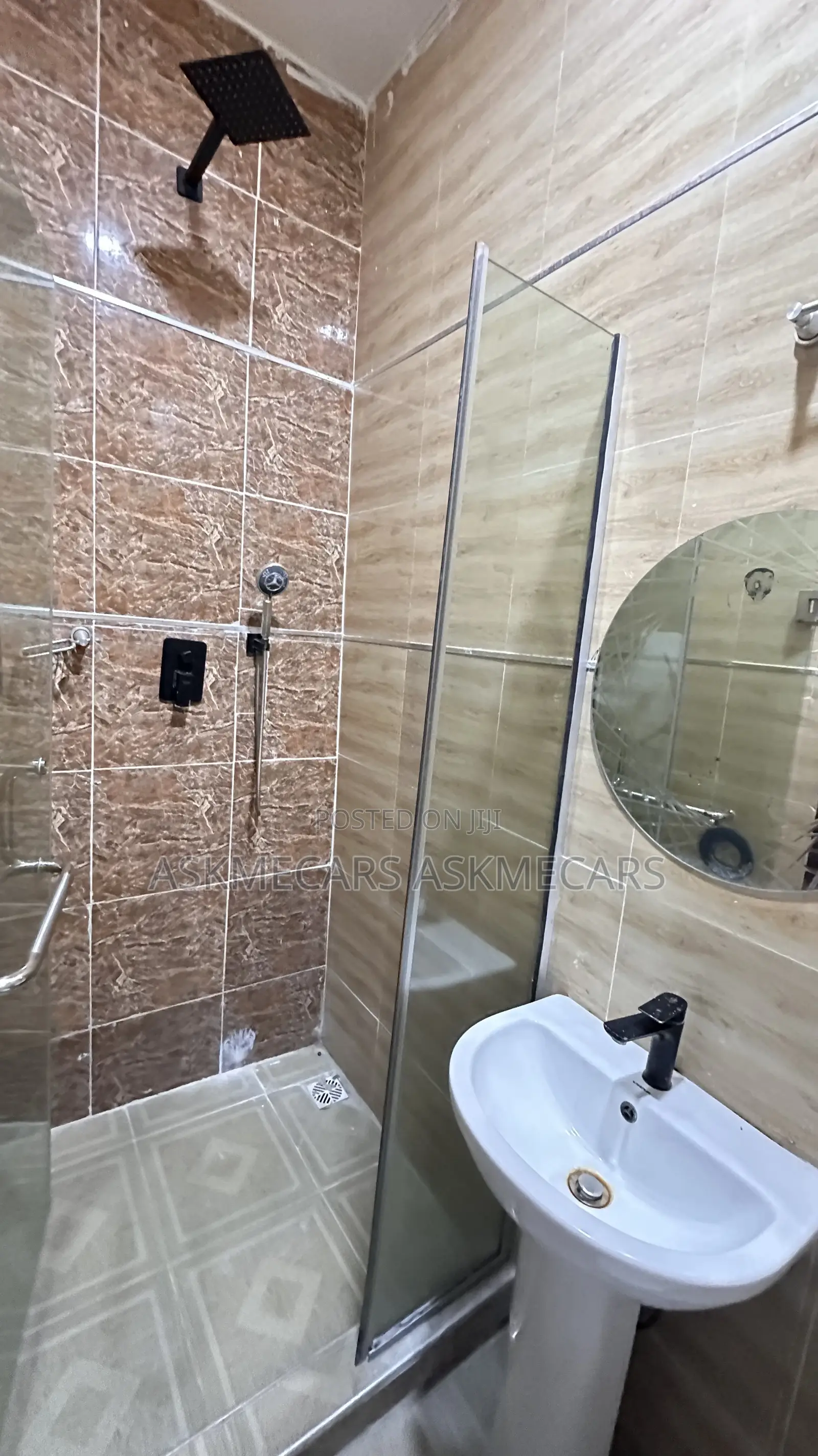 2bdrm Room & Parlour in Chevron for rent in Chevron
