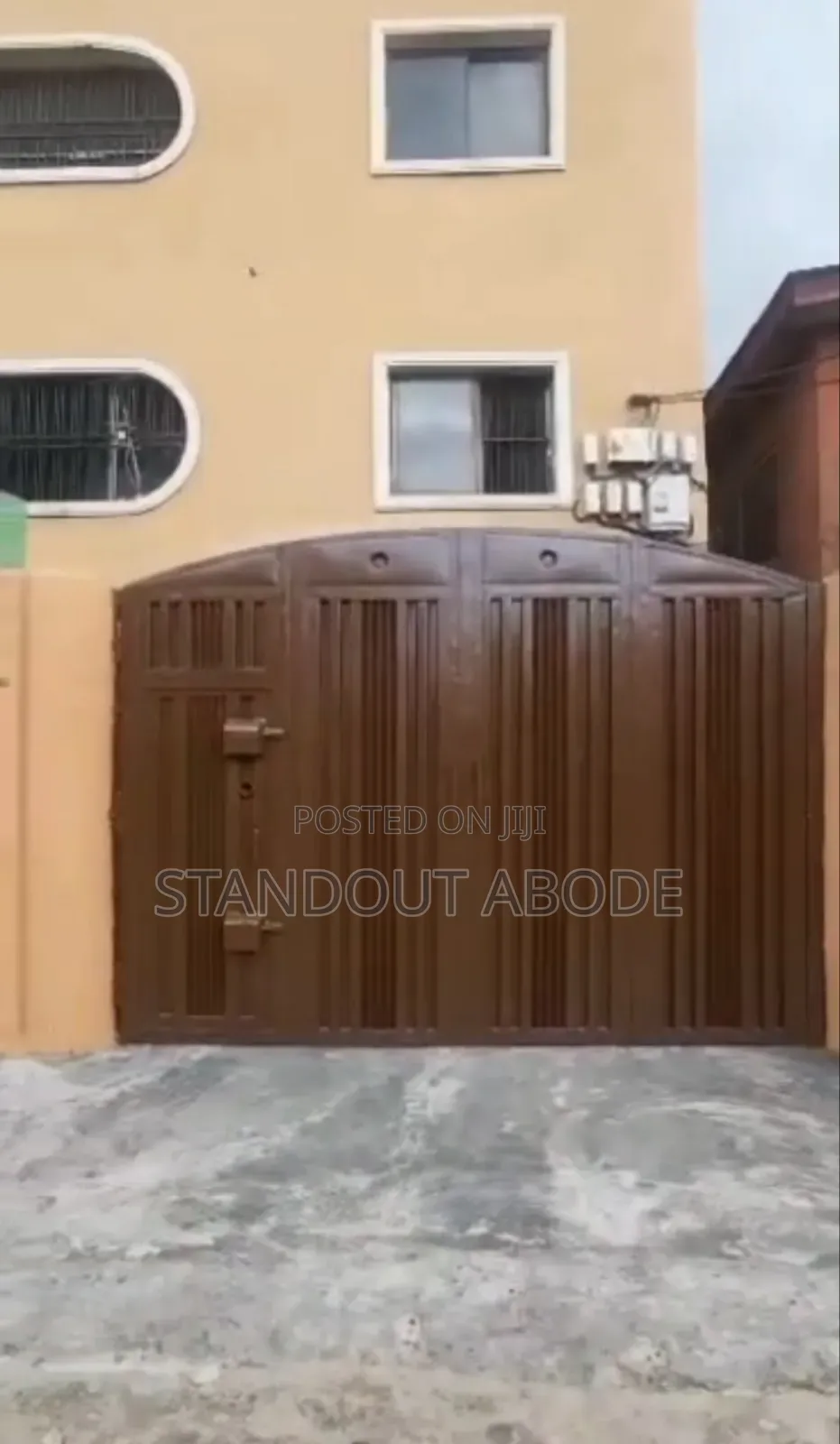 3bdrm Block of Flats in In A Close Off Iju for sale in Iju-Ishaga