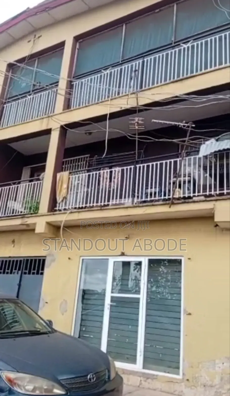 3bdrm Block of Flats in Secure Location, Akowonjo for sale in Akowonjo