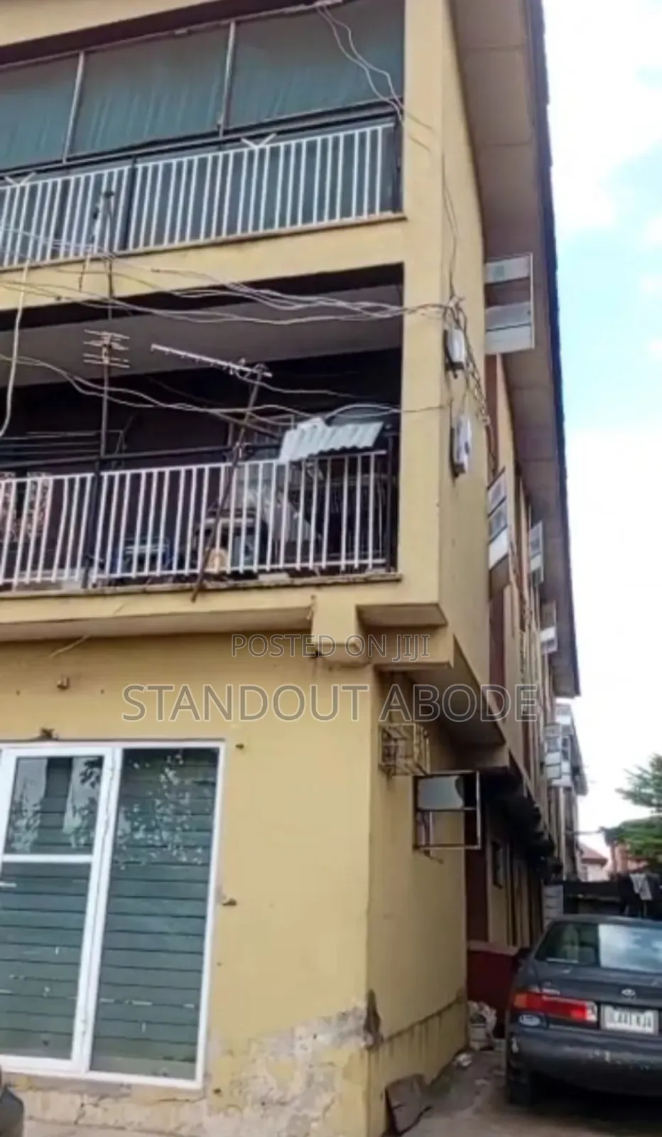 3bdrm Block of Flats in Secure Location, Akowonjo for sale in Akowonjo
