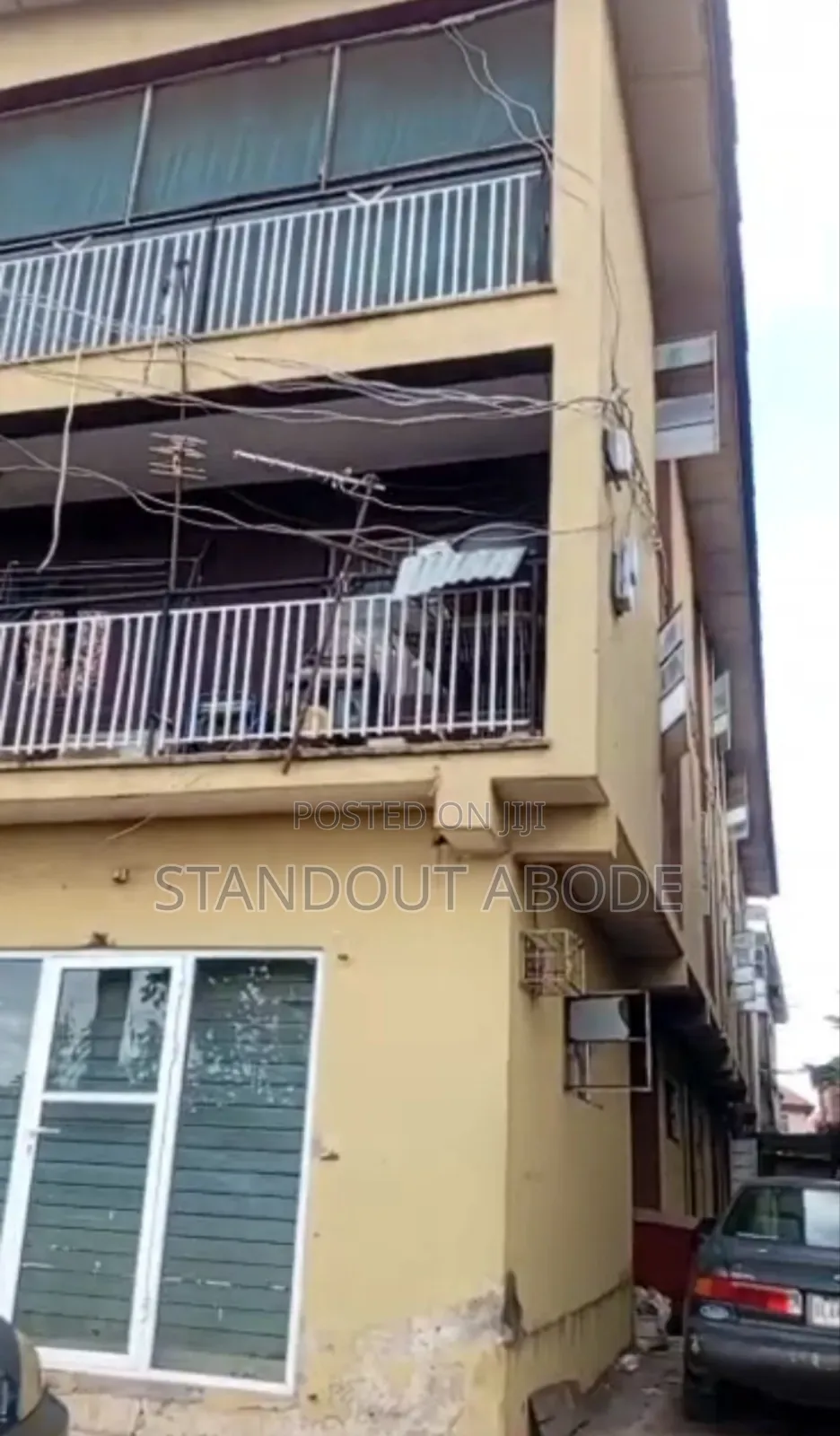 3bdrm Block of Flats in Secure Location, Akowonjo for sale in Akowonjo