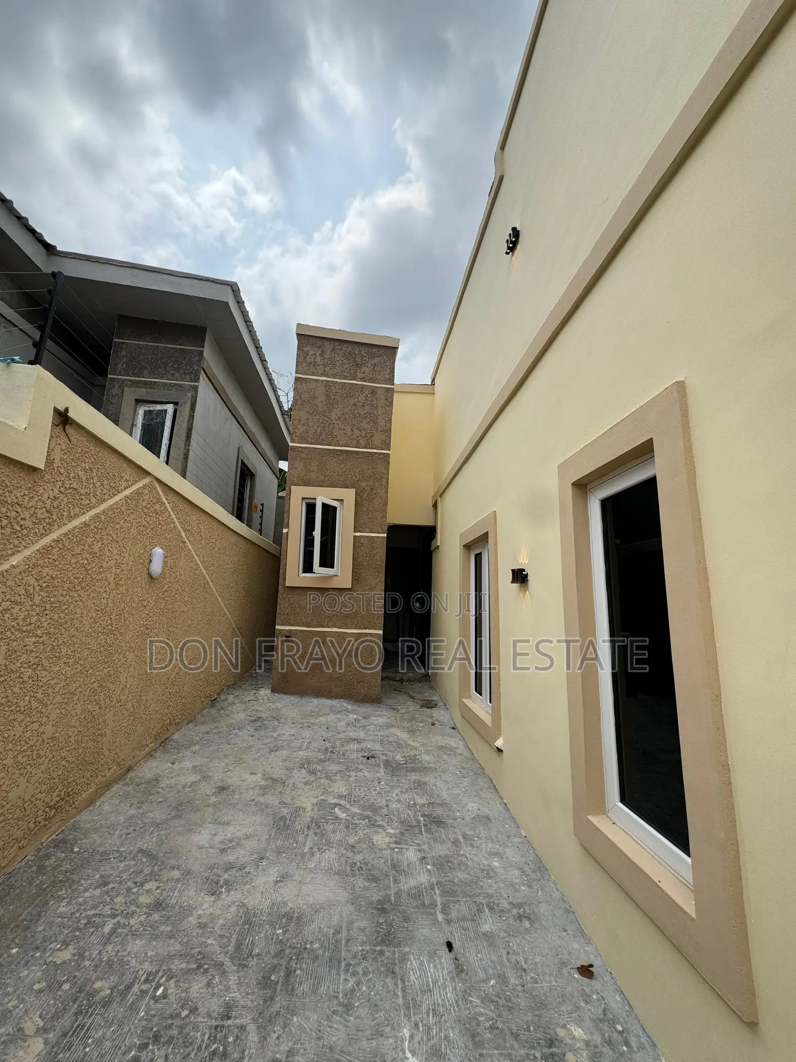 3bdrm Bungalow in Near Eleyele Busstop for sale in Eleyele