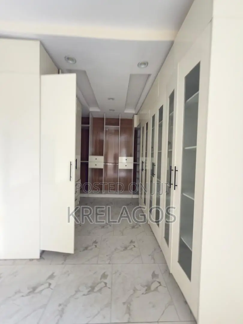 5bdrm Duplex in Ikota for rent in Ikota