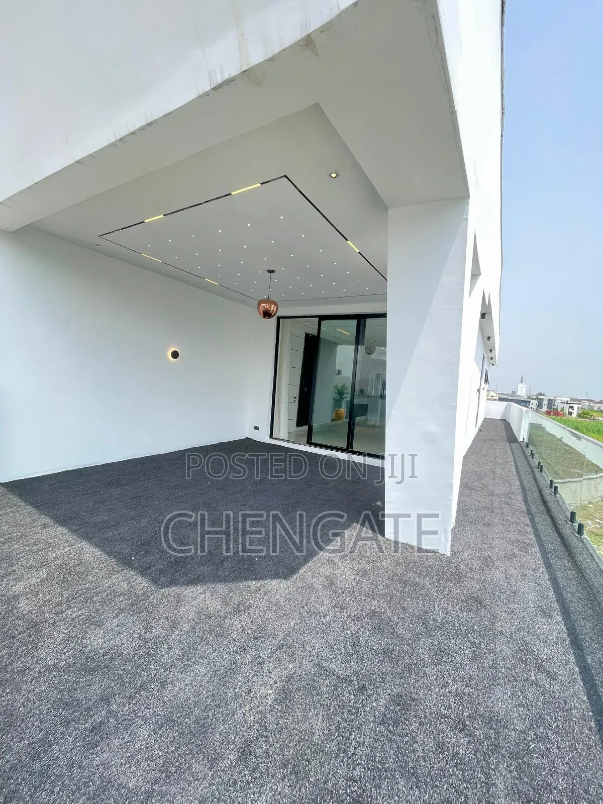 5bdrm Duplex in Chevron for sale in Chevron