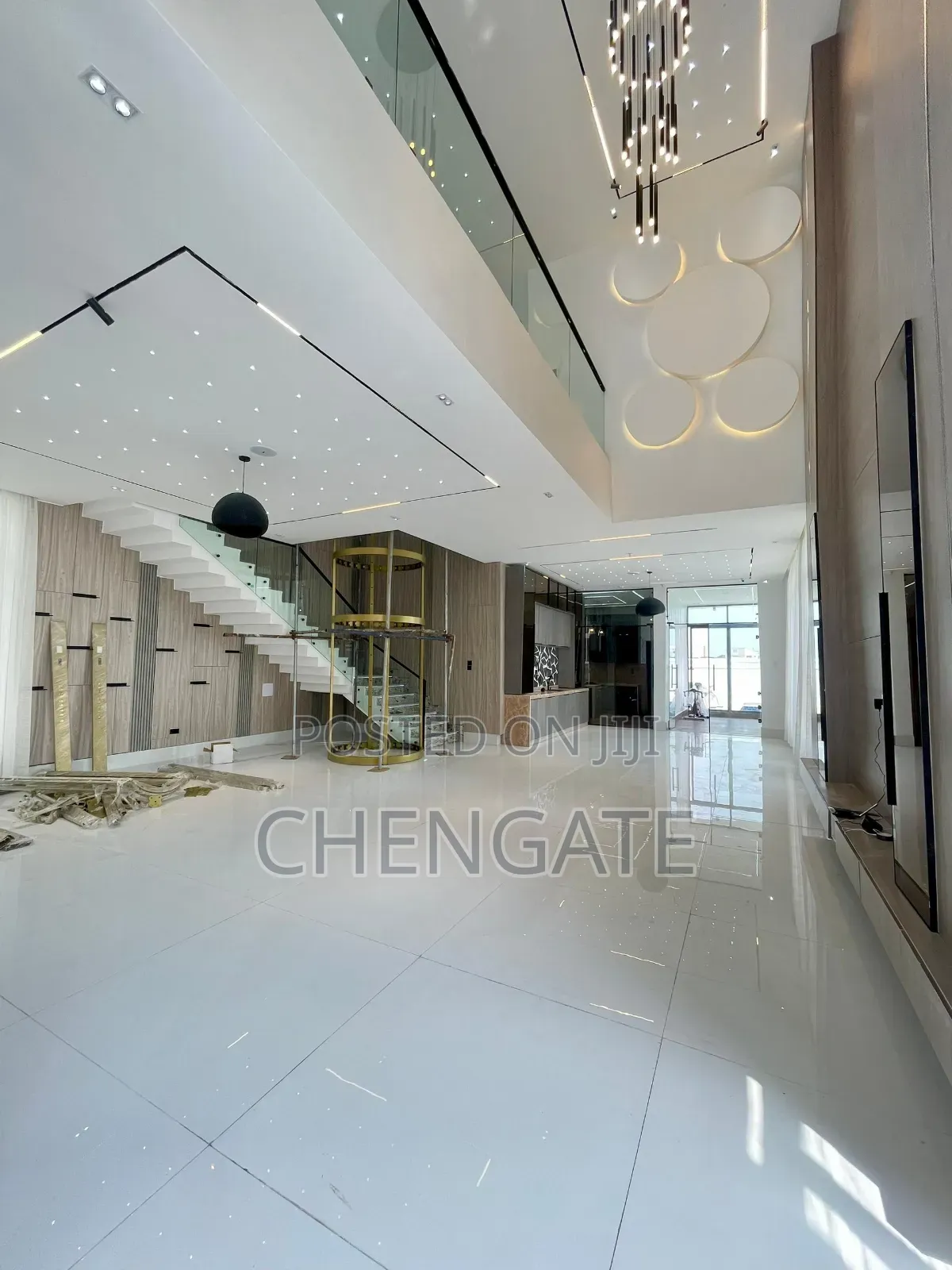 5bdrm Duplex in Chevron for sale in Chevron
