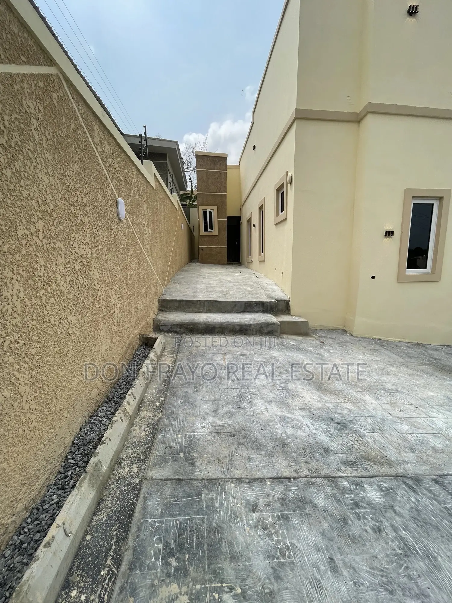 3bdrm Bungalow in Near Eleyele Bridge for sale in Eleyele