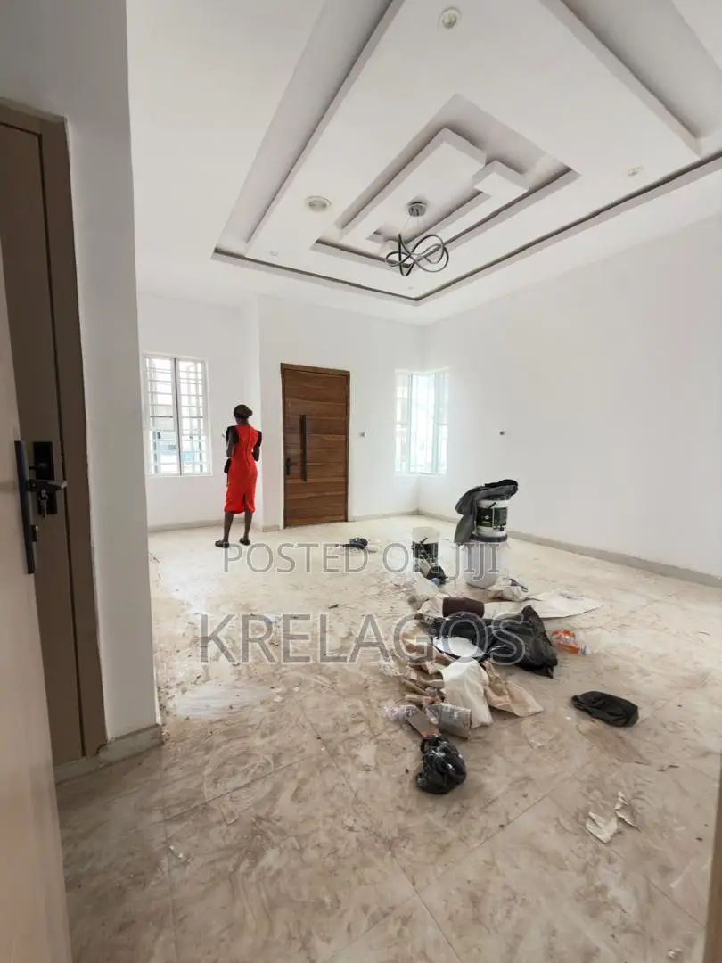 4bdrm Duplex in Ikota for sale in Ikota