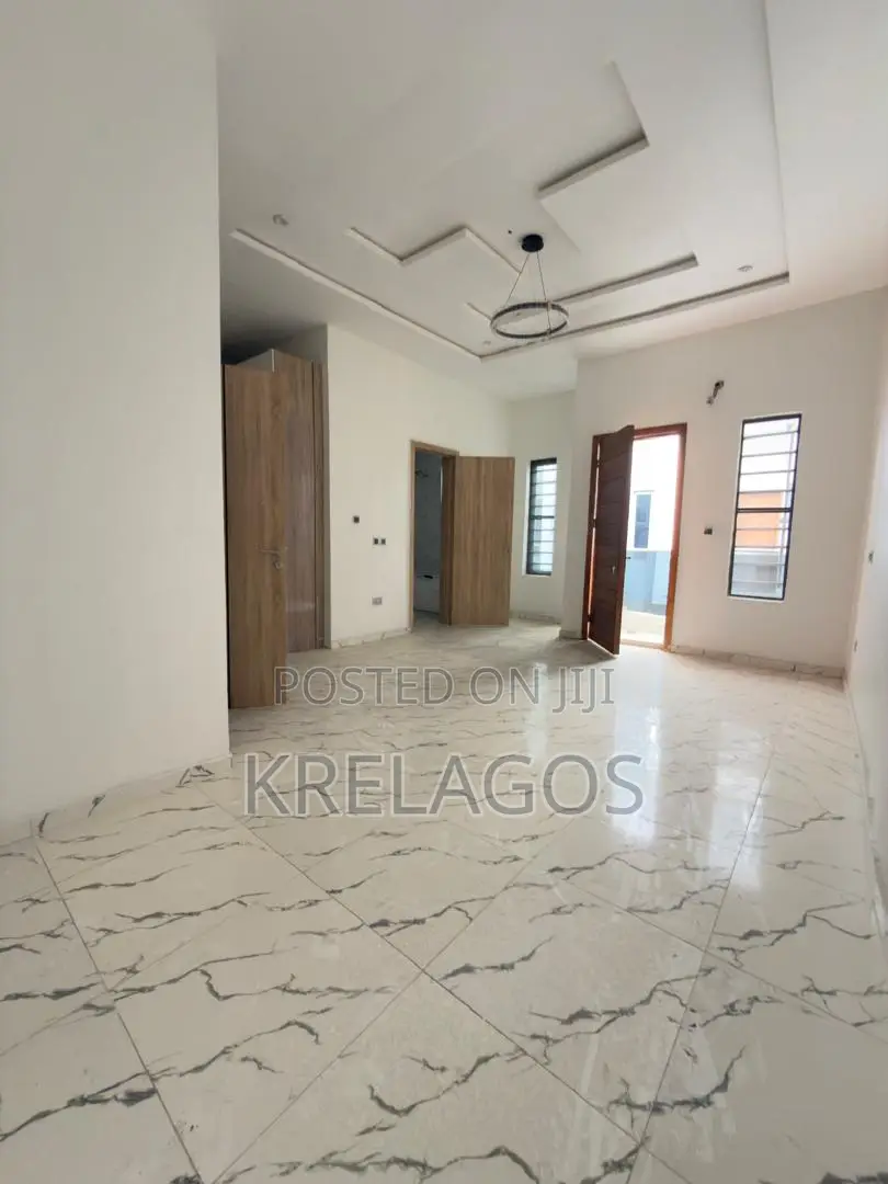 4bdrm Duplex in Ikota for sale in Ikota