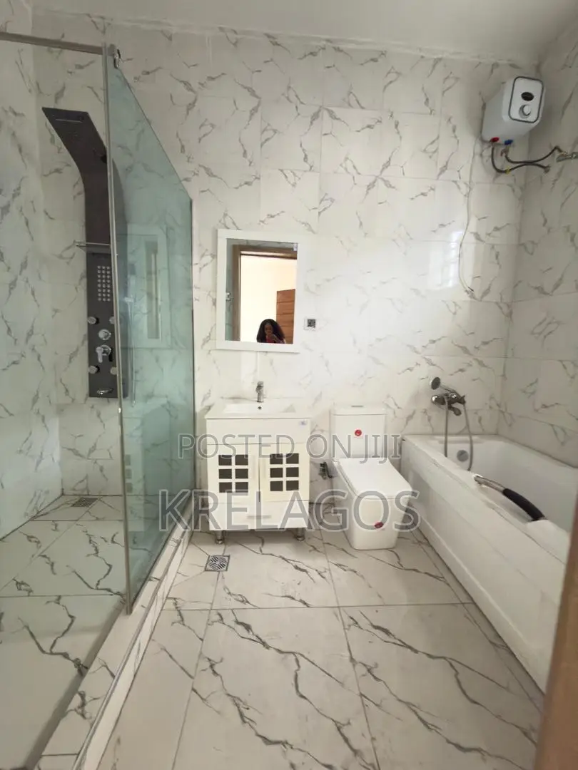 4bdrm Duplex in Ikota for sale in Ikota
