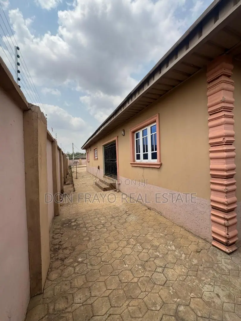 3bdrm Bungalow in Amugba Olorunda Area, Akobo for sale in Akobo