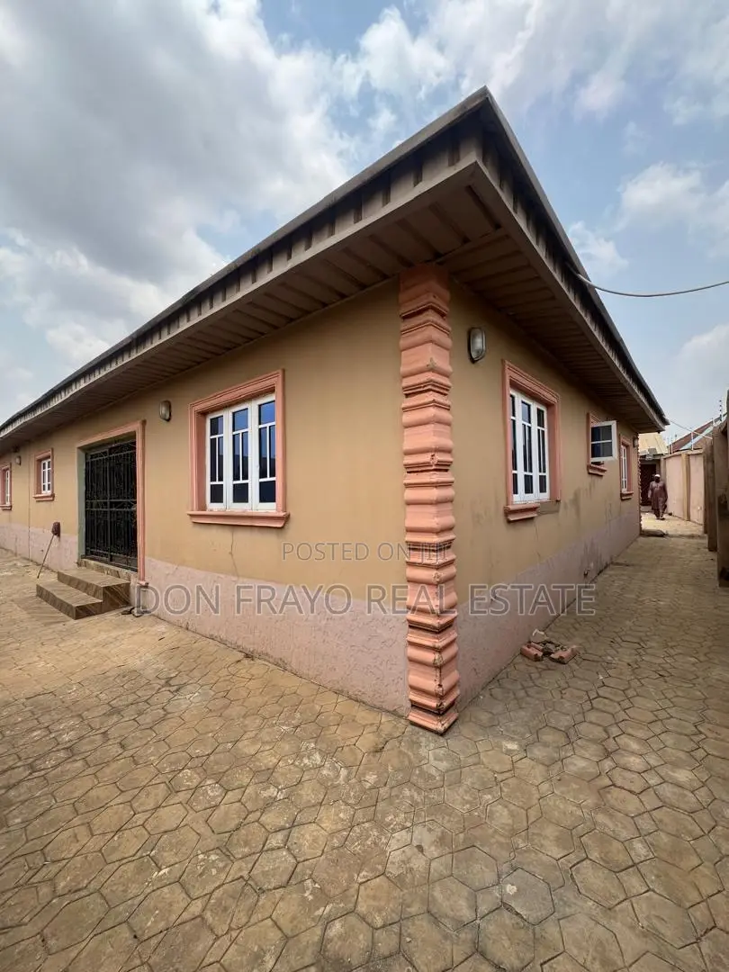 3bdrm Bungalow in Amugba Olorunda Area, Akobo for sale in Akobo